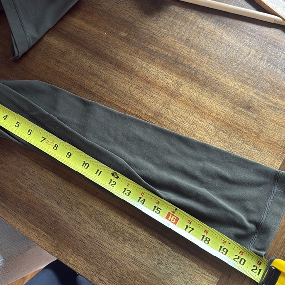Lululemon olive green crop aligns size 4 - Picture 5 of 5